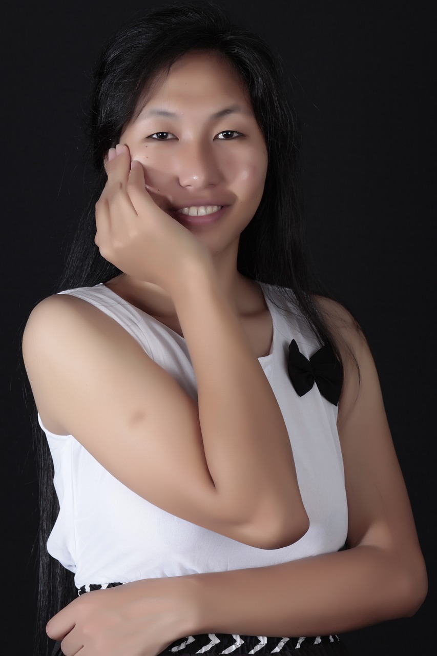 古麗娜扎短發(fā)造型最新圖片，展現(xiàn)時(shí)尚魅力風(fēng)采